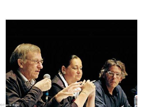 Tangi Louarn président de <i>Kevre Breizh</i> (Fédération d\'associations culturelles bretonnes) Martine Faure et Patrick Lavaud. Photo Pierre Rigo avec son aimable autorisation.