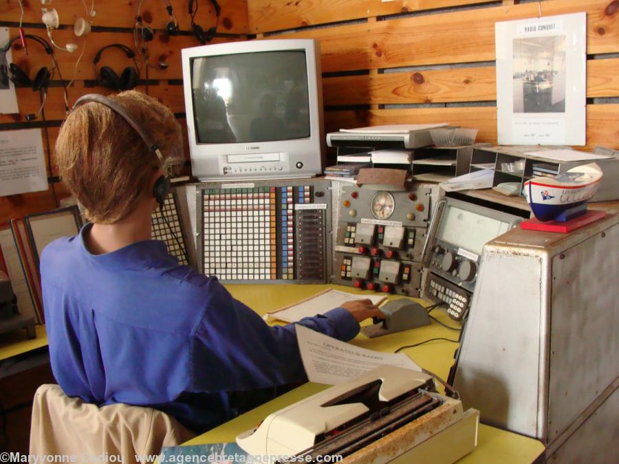 Le Conquet. Un opérateur radio au temps du morse. Le Conquet. Un opérateur radio au temps du morse.