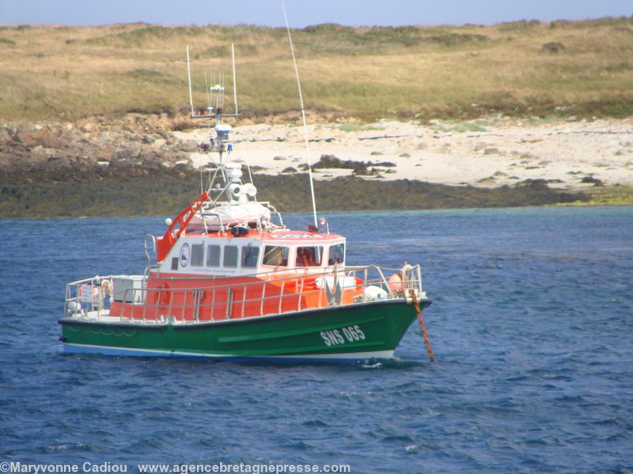 Le <i>Jean Cam</i> canot de sauvetage de Molène. Voir le site http://www.molene.fr/histoire_snsm.htm (Recopier le lien). Le <i>Jean Cam</i> canot de sauvetage de Molène. Voir le site http://www.molene.fr/histoire_snsm.htm (Recopier le lien).