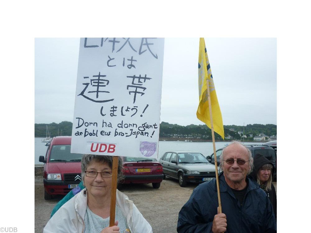 Éliane Leclercq à l\'Île Longue avec un autre militant UDB.