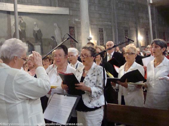 La chorale <i>Kanerion Ar Skorv</i>. La chorale <i>Kanerion Ar Skorv</i>.
