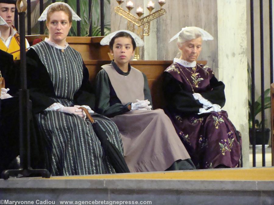 Coiffes et costumes de Lorient. Coiffes et costumes de Lorient.