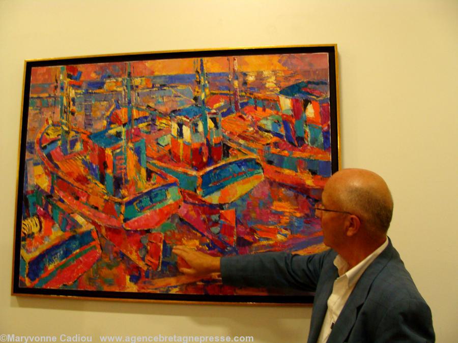 Bernard Le Floc’h devant des chalutiers à sec au Croisic. 1980. Bernard Le Floc’h devant des chalutiers à sec au Croisic. 1980.