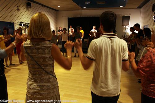 Fest-Noz avec Breizh Storming. Fest-Noz avec Breizh Storming.