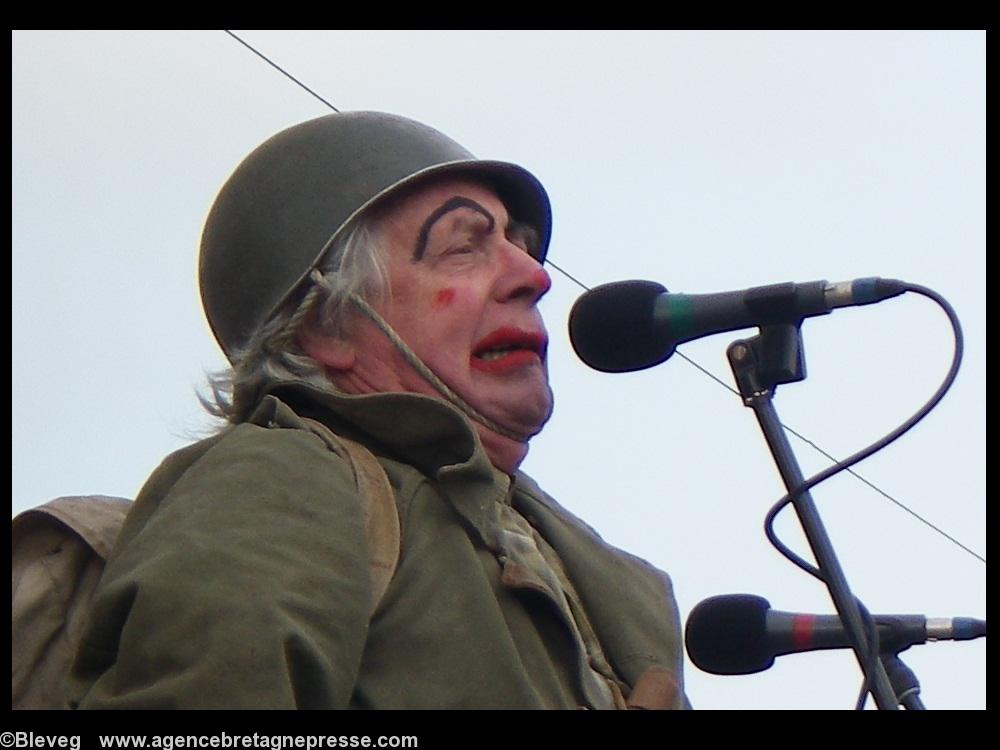 Le soldat Kergrist déjà à l\'oeuvre en Côtes-d\'Armor en mai 2010 dans la bataille contre l\'extension d\'une maternité porcine à Trebrivan. <b>Cliquer pour agrandir</b>.