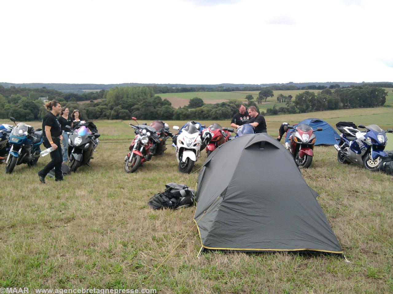 Les motards s\'installent Les motards s\'installent