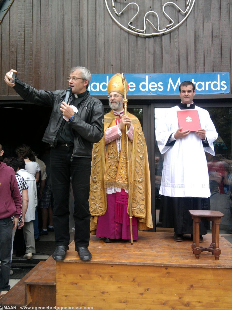 La présentation de La madone des motards par l\'aumônier La présentation de La madone des motards par l\'aumônier