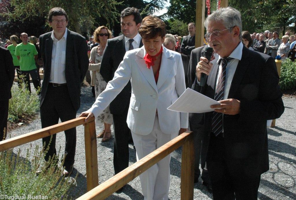 Roselyne Bachelot inaugurait le premier
parcours d\'activités santé seniors à Saint-Jacut-
les-Pins.