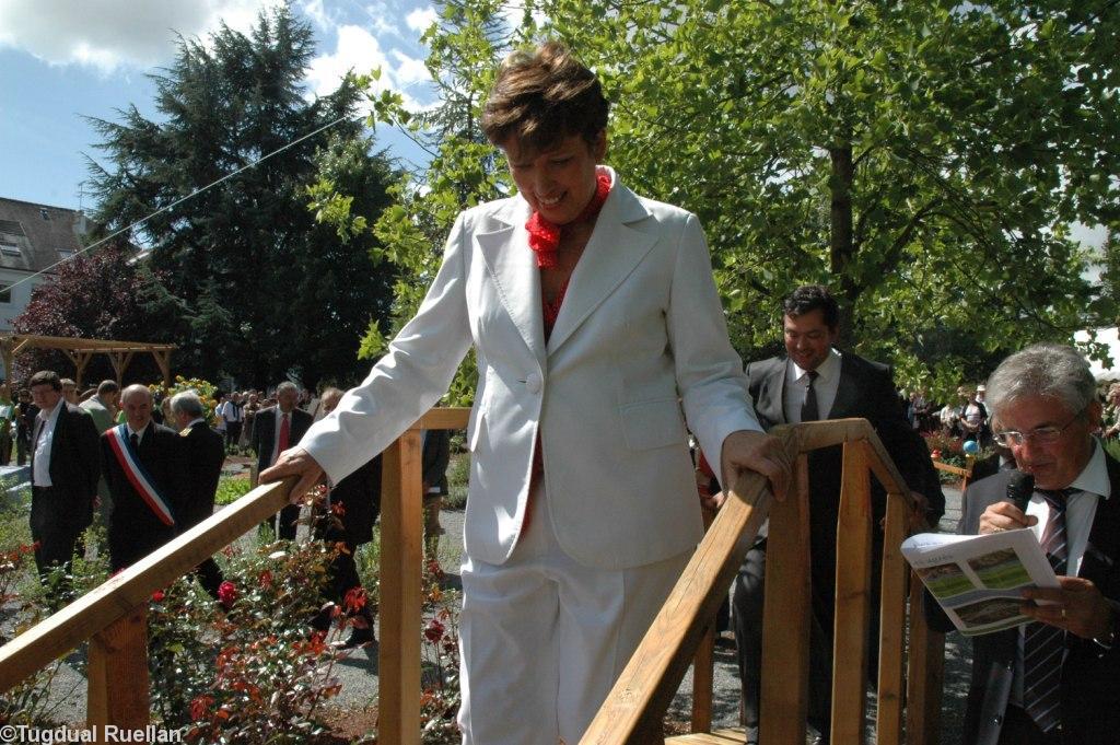 Le parcours mené sous le contrôle d\'un
éducateur sportif qualifié est constitué de 10
agrés.