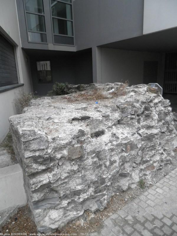 Le mur médiéval \"encoché\" dans l\'immeuble Boucherie 1