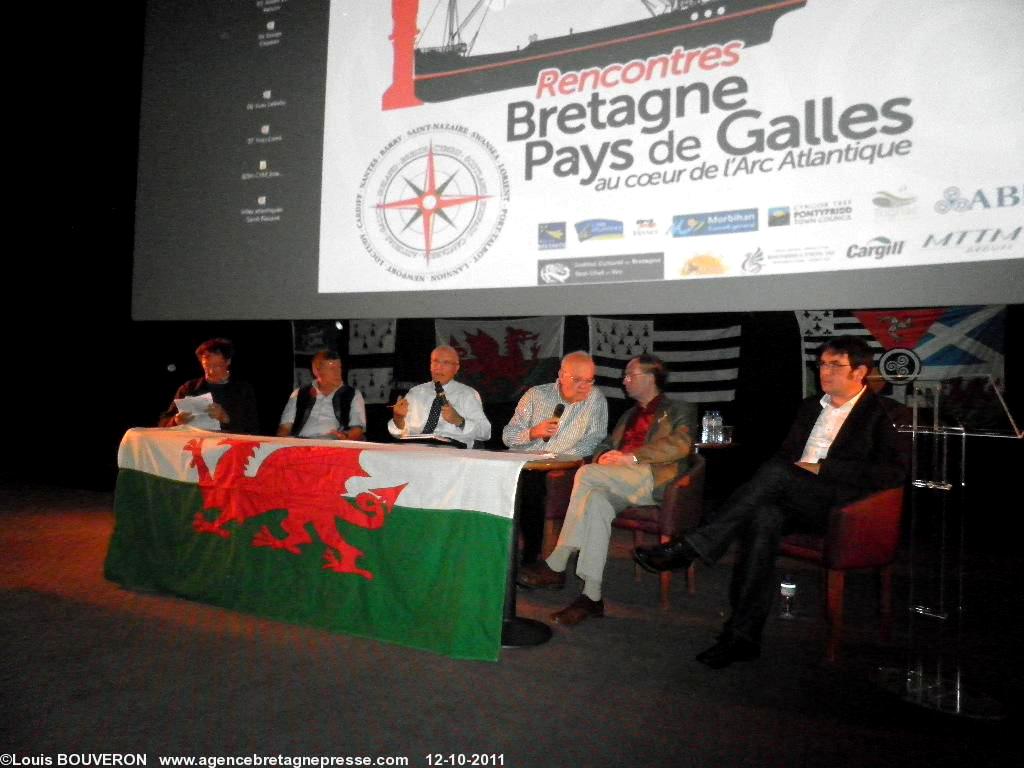 Table ronde du matin. De g. à dr. Jean-Jacques Monnier. Jakez Gaucher. Bernard Le Floc’h. Gareth Miles. Brian Davies. Erwan Chartier-Le Floc’h.