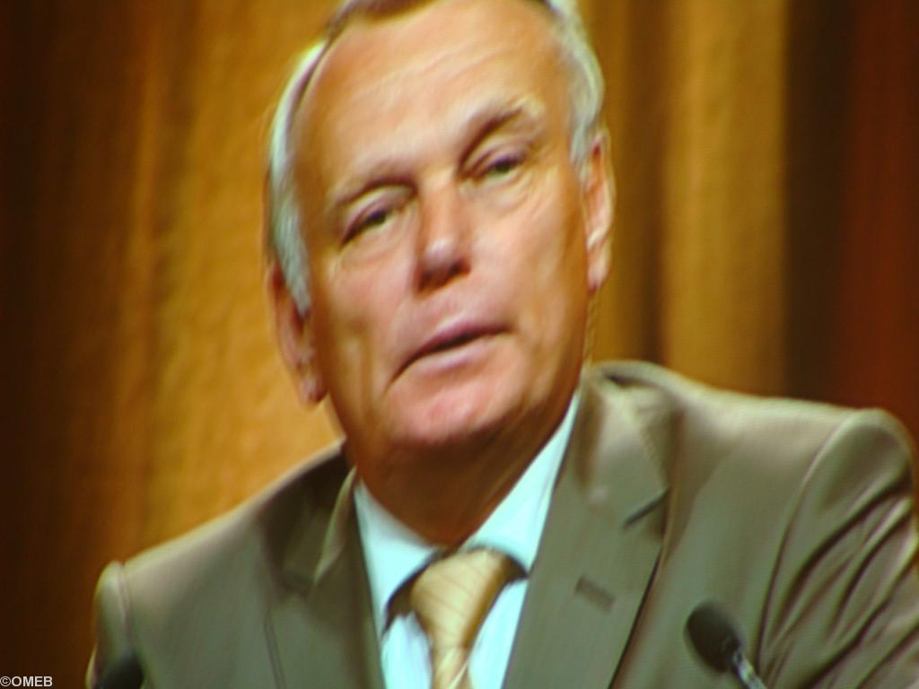 Jean-Marc Ayrault le 28 juin 2010 lors du Forum des Droits de l\'Homme à Nantes (sur l'écran géant en salle).