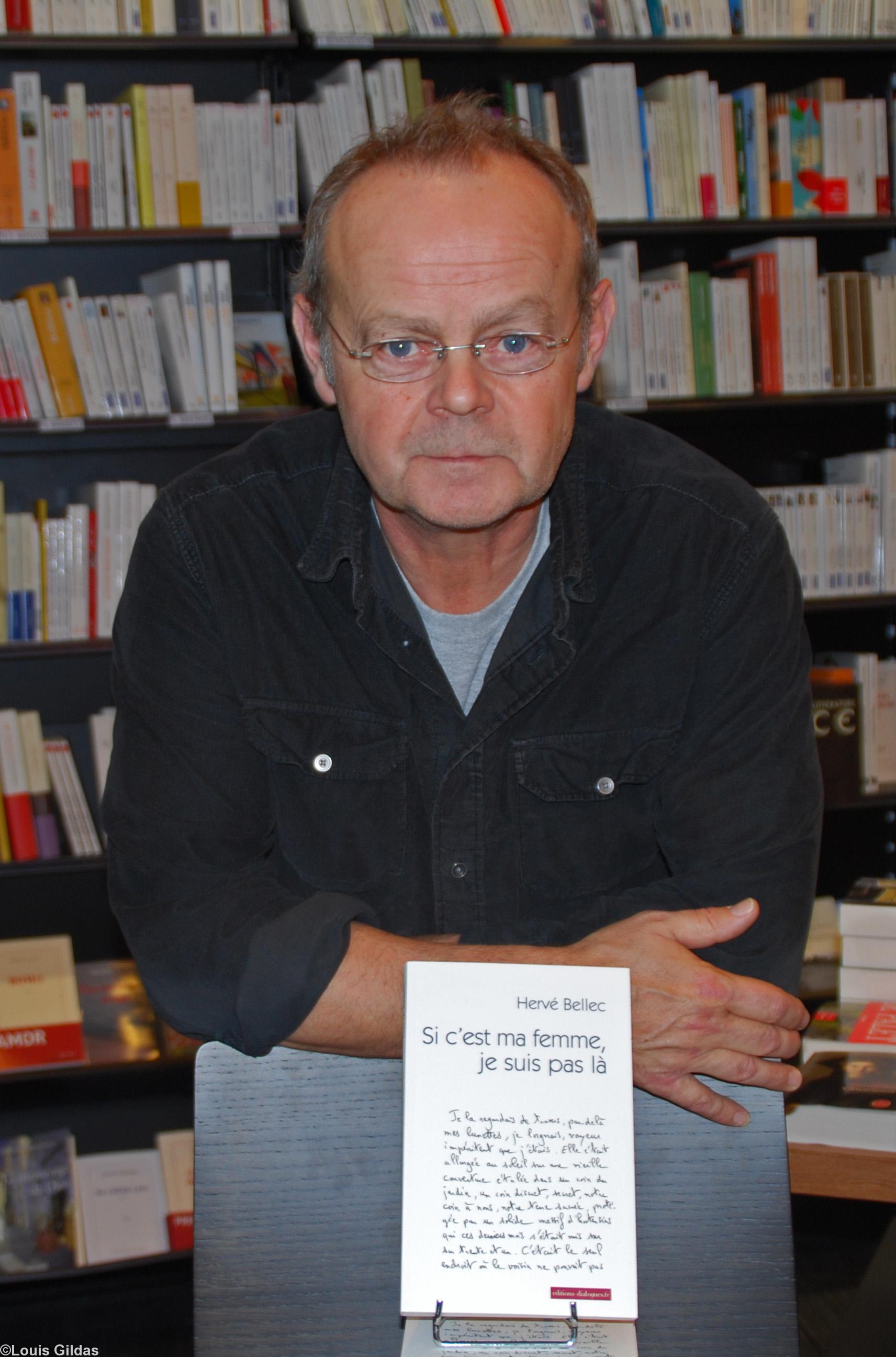 Hervé Bellec lors d\'un signature à la librairie Ravy de Kemper