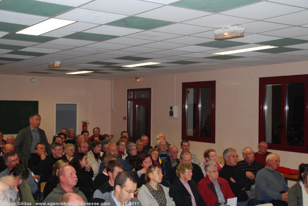 L\'assemblée constitutive de l\'Association des opposants aux 
barrages