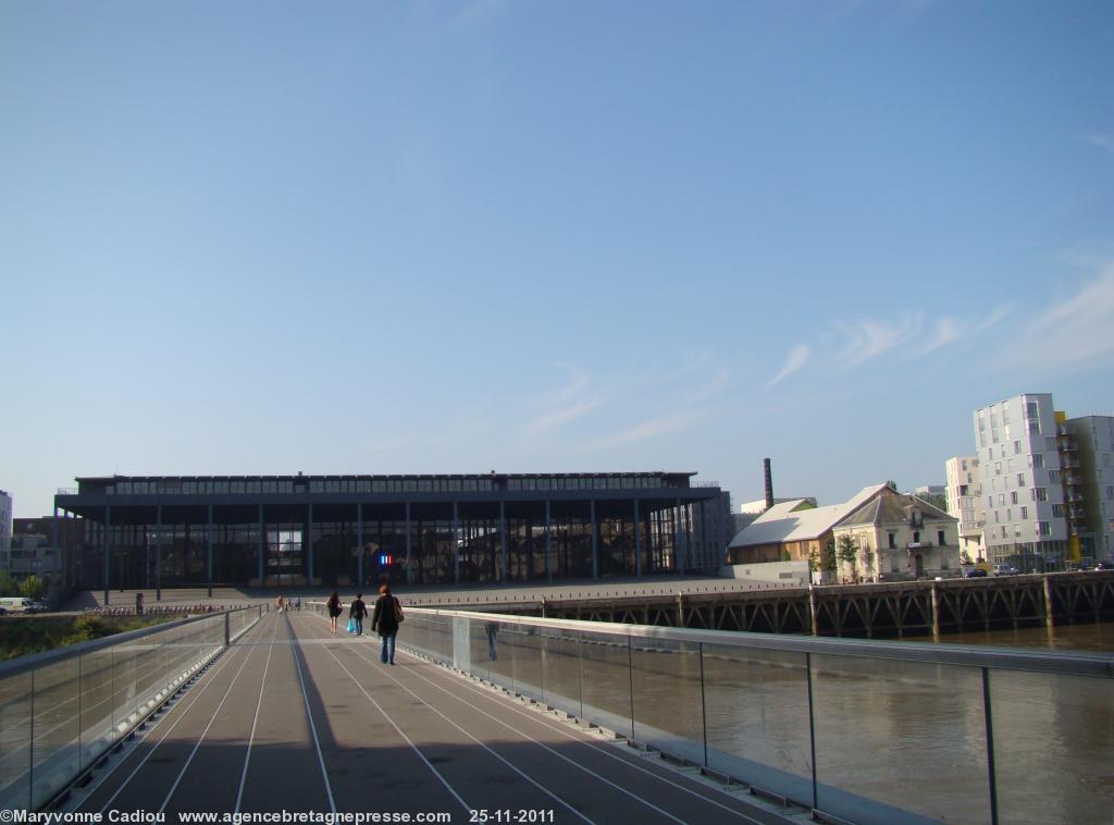 La passerelle Victor Schoelcher. La passerelle Victor Schoelcher.