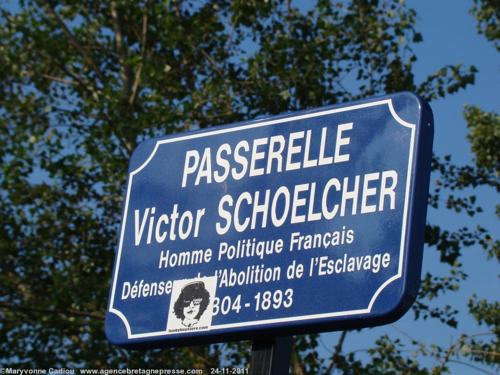 Du quai de la Fosse et parking de la Petite Hollande vers le nouveau Palais de justice sur l\'Île de Nantes. Du quai de la Fosse et parking de la Petite Hollande vers le nouveau Palais de justice sur l\'Île de Nantes.