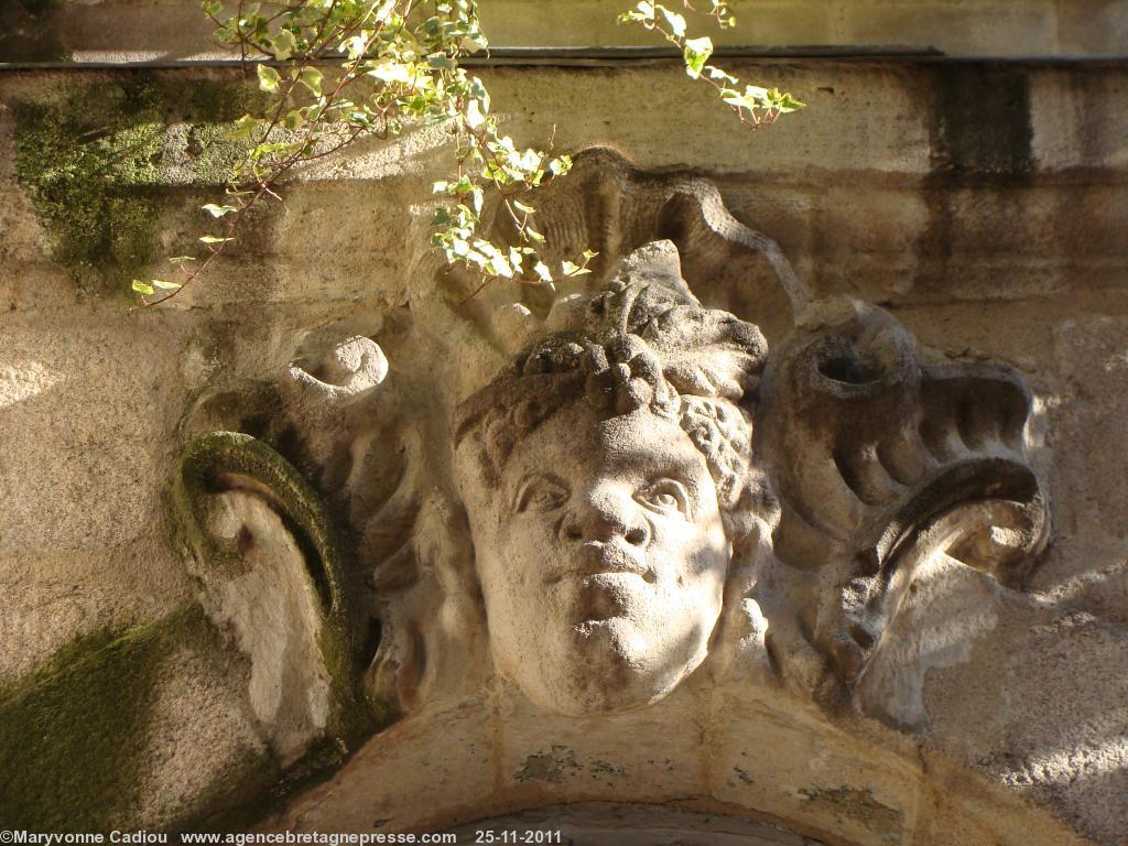 Mais très peu représentent des esclaves. Ici rue Kervegan au centre de l\'Île Feydeau. Mais très peu représentent des esclaves. Ici rue Kervegan au centre de l\'Île Feydeau.