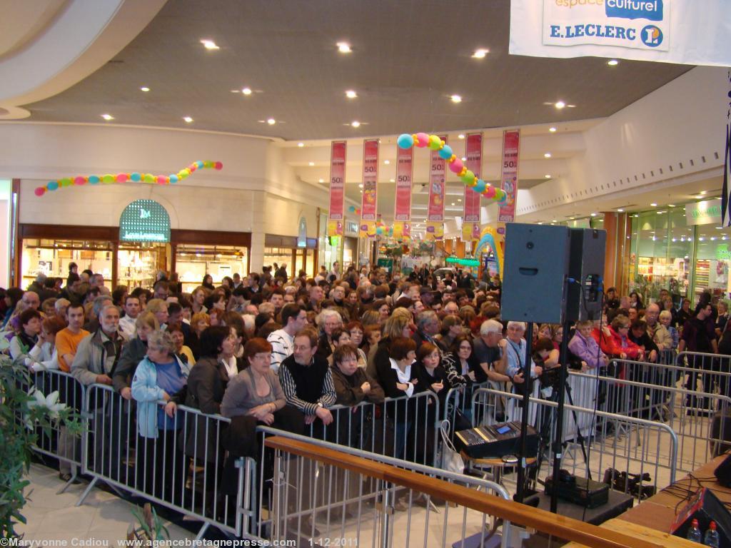 La foule bien avant le début du concert de Nolwenn Leroy à Rezé en mars 2011. La foule bien avant le début du concert de Nolwenn Leroy à Rezé en mars 2011.