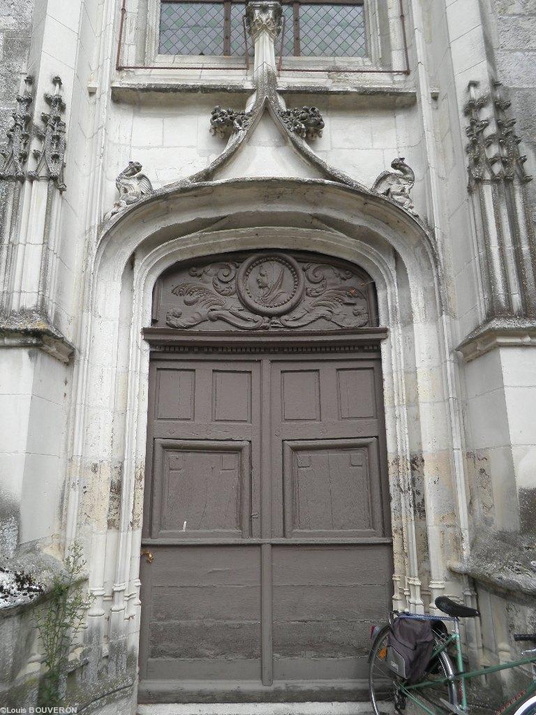 Portail droit de l'église Saint-Saturnin de Vienne (Blois)
