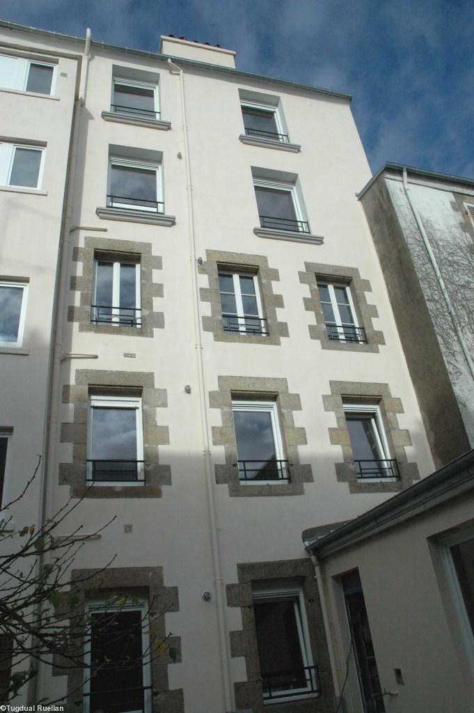 Le parc immobilier breton vieillit. Beaucoup reste à faire pour le mettre en conformité  notamment au niveau énergétique.