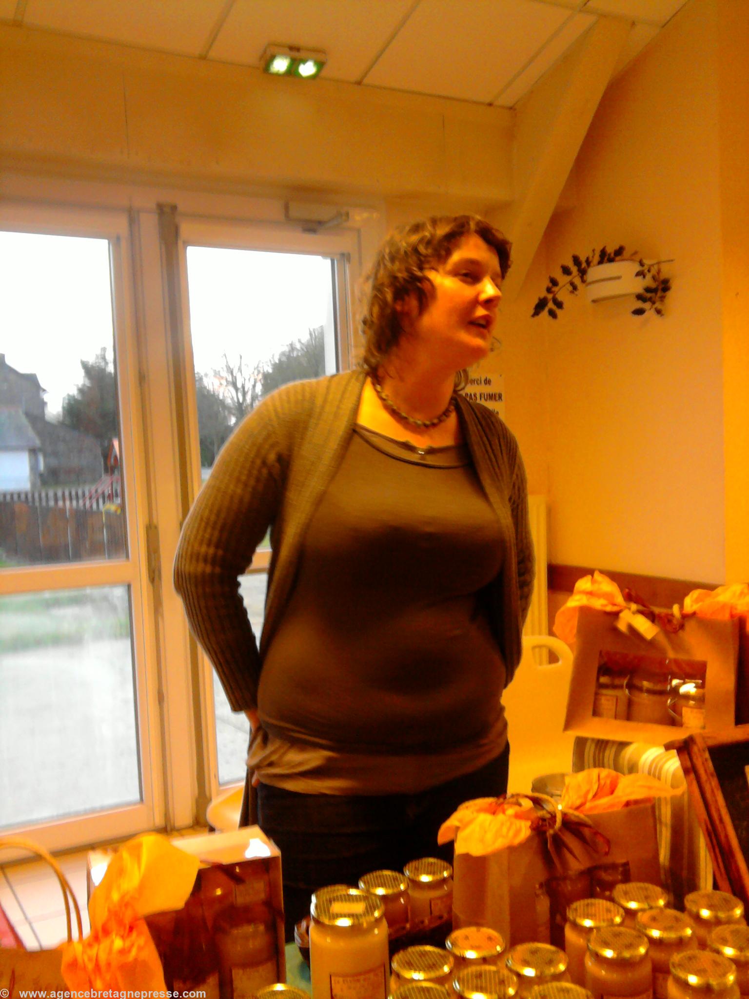 Perrine producteur de produits du rucher de cire, de miel et confiserie provenant de ses 200 ruches Perrine producteur de produits du rucher de cire, de miel et confiserie provenant de ses 200 ruches