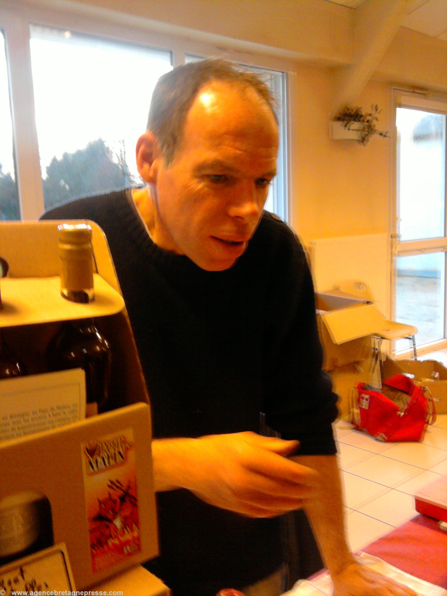 Bertand producteur de Tisquin boisson apéritive à base de pommes à cidre de coings et miel Bertand producteur de Tisquin boisson apéritive à base de pommes à cidre de coings et miel