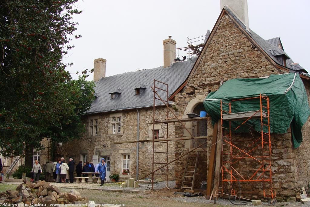 Manoir de La Hélardière Donges. Côté jardin et parc. Manoir de La Hélardière Donges. Côté jardin et parc.