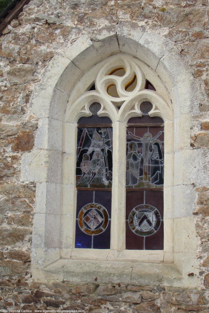 Manoir de La Hélardière Donges. La chapelle. Vitraux restaurés. Manoir de La Hélardière Donges. La chapelle. Vitraux restaurés.