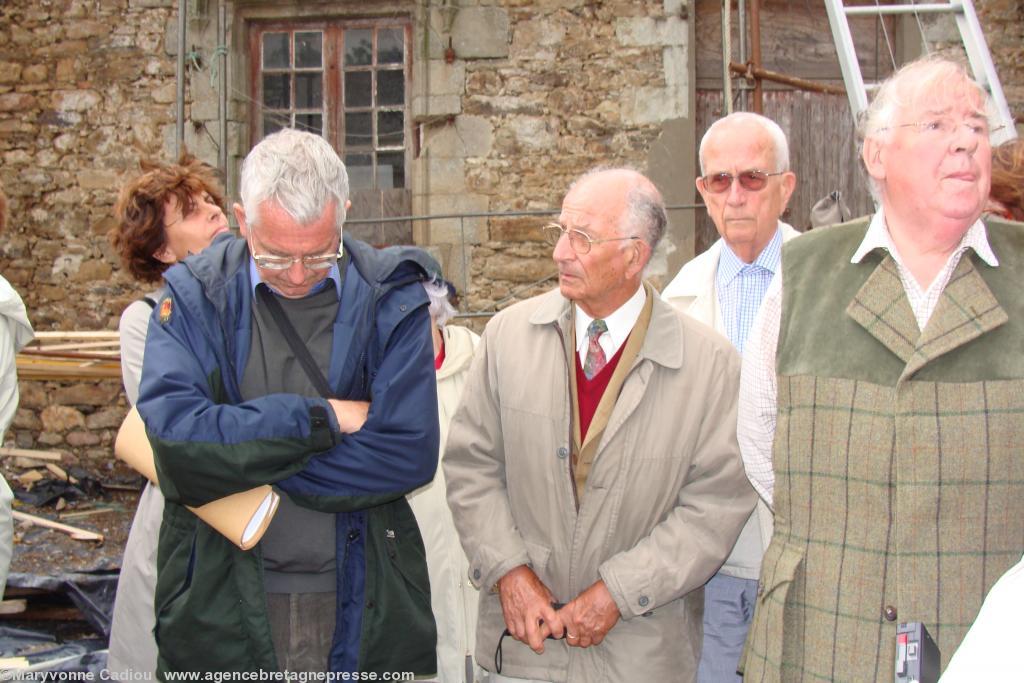 Michael Jones. Jacques Charpy directeur des Archives du Finistère (1959) puis d’Ille-et-Vilaine (1973) et Gwyn Meirion-Jones. Michael Jones. Jacques Charpy directeur des Archives du Finistère (1959) puis d’Ille-et-Vilaine (1973) et Gwyn Meirion-Jones.