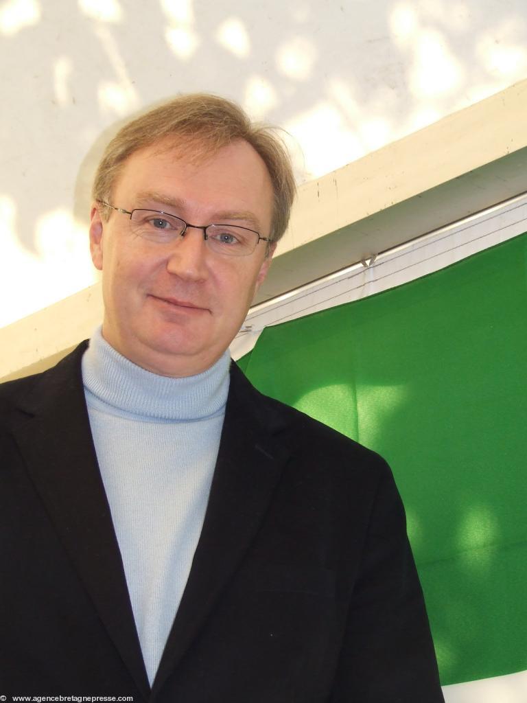 Christophe Priou  député-maire de Guérande. Au Festival du livre en Bretagne de Guérande en novembre 2007.