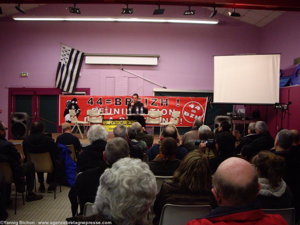 Conférence de Jean Ollivro à Saint-Herblain le 7 janvier 2012. Une partie de l\'assistance. Conférence de Jean Ollivro à Saint-Herblain le 7 janvier 2012. Une partie de l\'assistance.