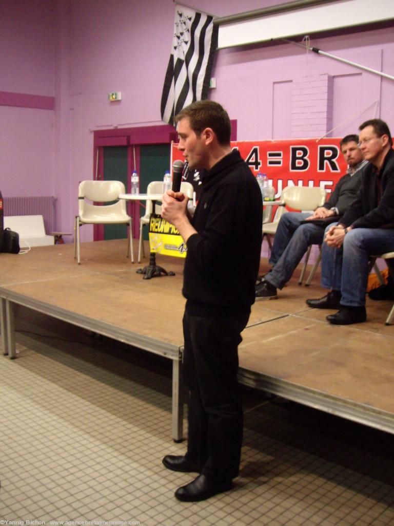 On reconnaît au deuxième rang ici Jean-Yves Bourriau ancien président de Bretagne Réunie et madame. On reconnaît au deuxième rang ici Jean-Yves Bourriau ancien président de Bretagne Réunie et madame.