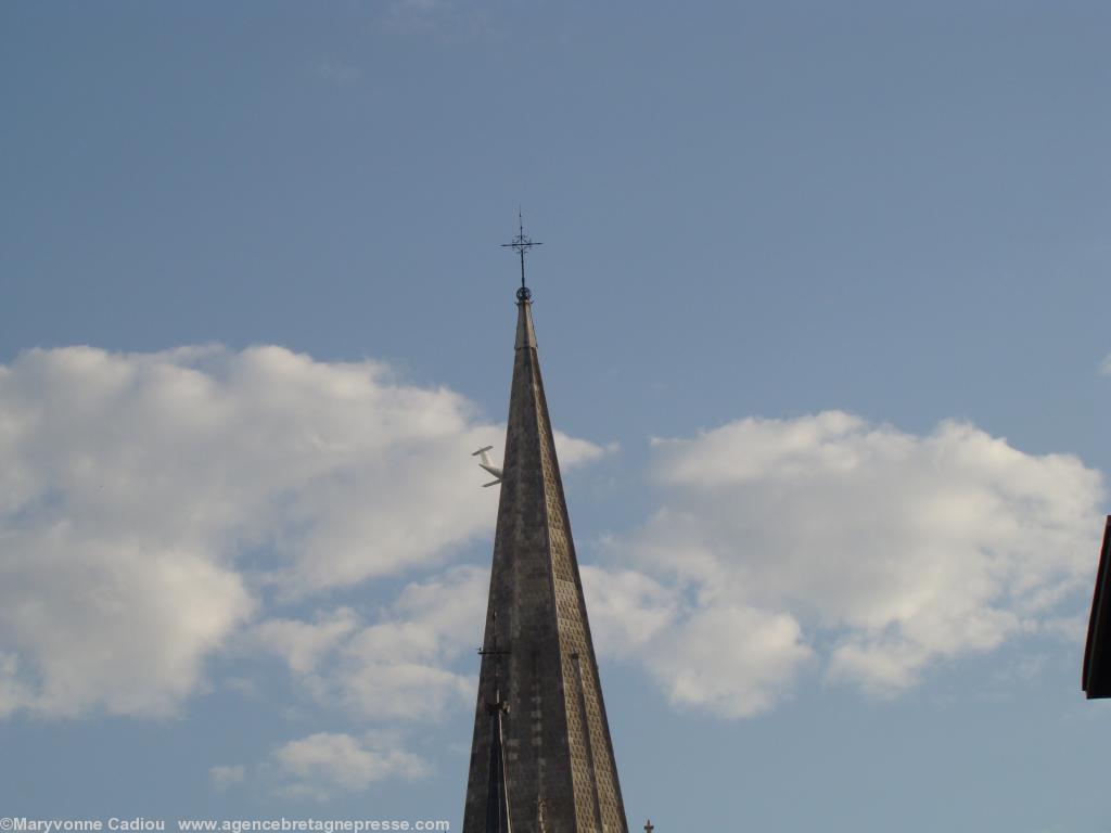 17 octobre 2011 à 17 h 50 derrière le clocher de Saint-Nicolas !