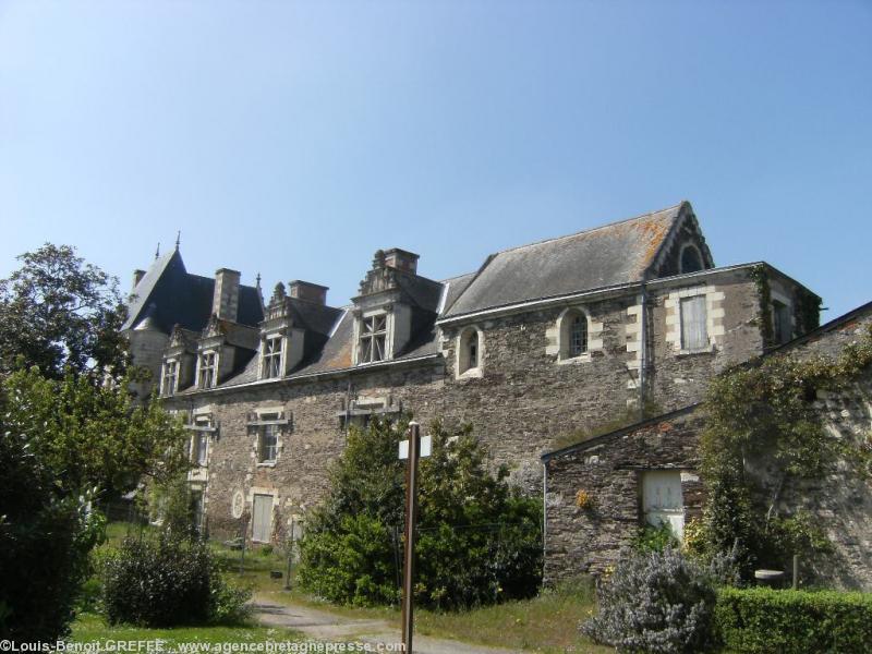 La chapelle du château d\'Ancenis tombe en ruine avec le château. La chapelle du château d\'Ancenis tombe en ruine avec le château.