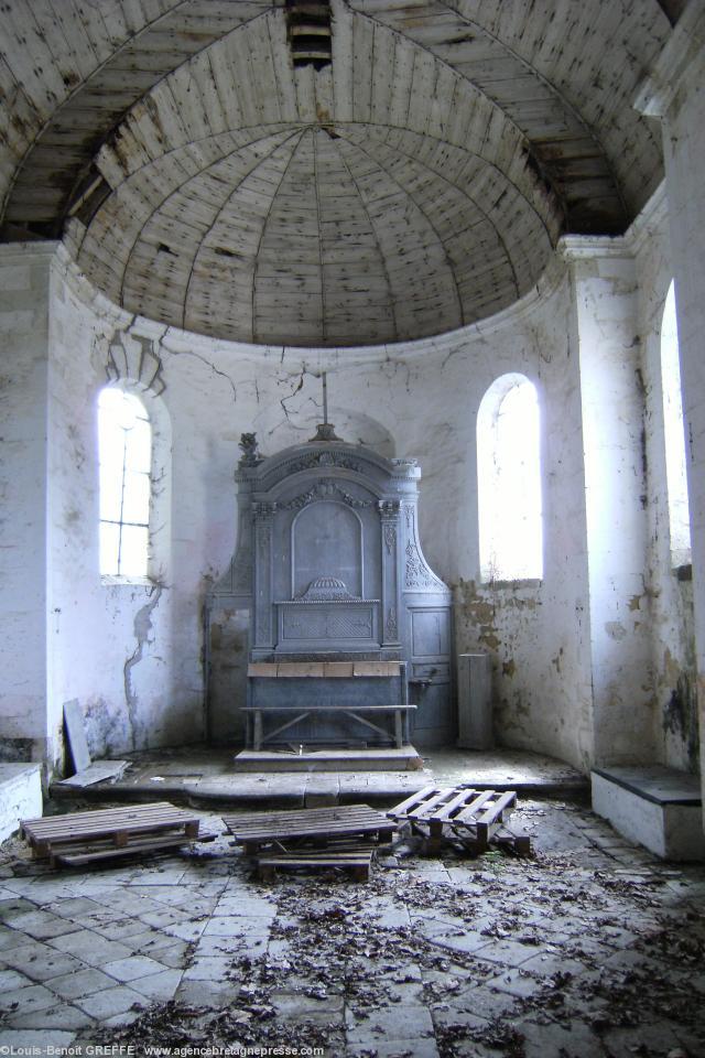 La chapelle de la Violais (XVIIe) en péril FAY-de-BRETAGNE. La chapelle de la Violais (XVIIe) en péril FAY-de-BRETAGNE.