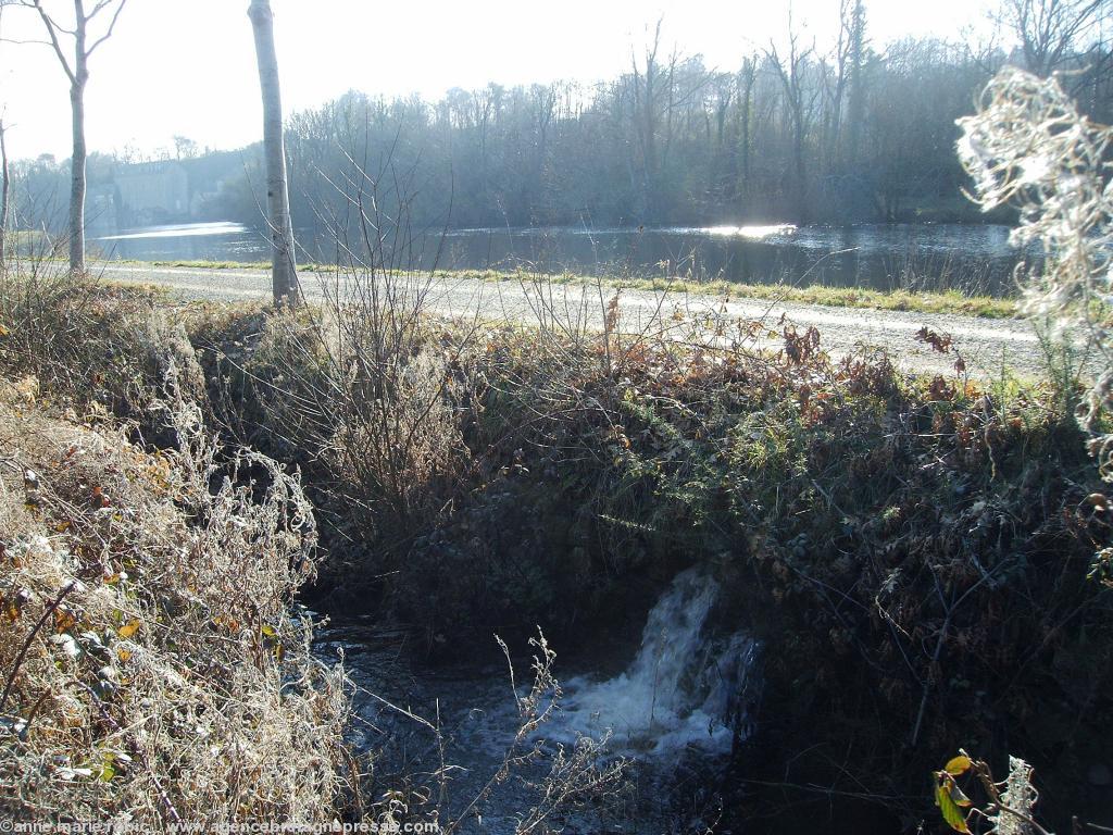 les eaux du Blavet et de Guernal 2 en vases communicants
