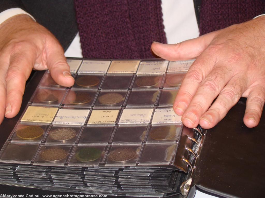 Une collection de jetons des États de Bretagne. Une collection de jetons des États de Bretagne.