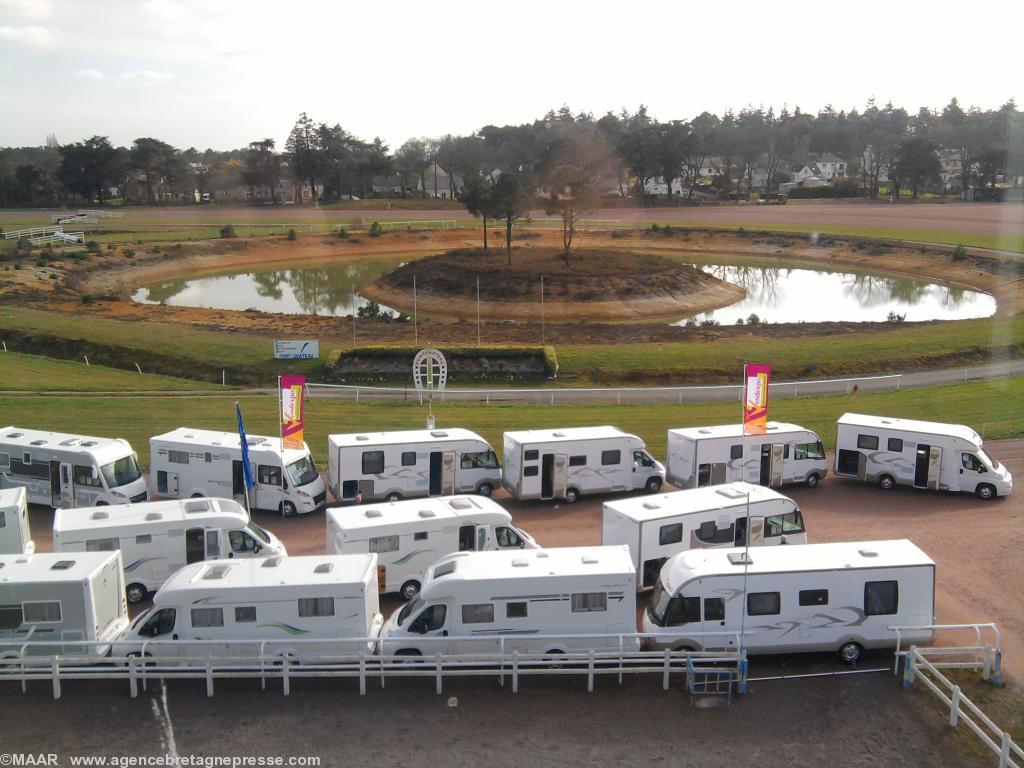 Vue des camping-cars de la tour de l\'hippodrome