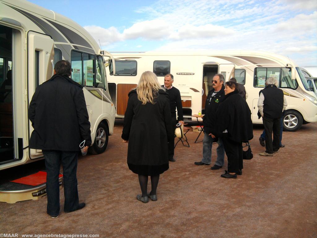 Vue du public dans les allées du salon