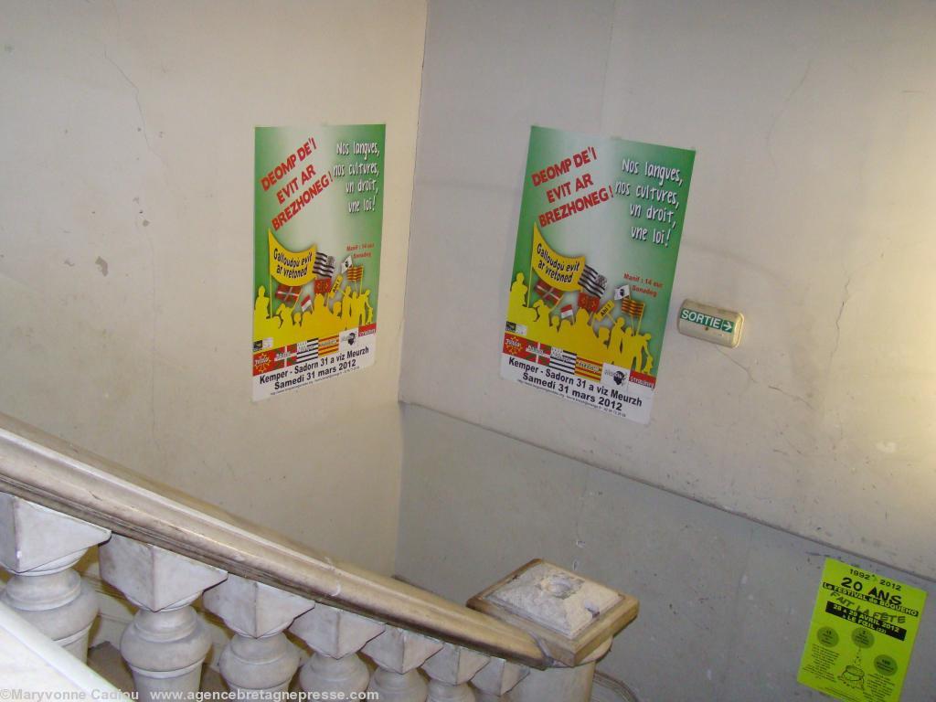 Ty Keltiek rue Harrouys à Nantes. Le grand escalier de marbre en mauvais état. Ty Keltiek rue Harrouys à Nantes. Le grand escalier de marbre en mauvais état.