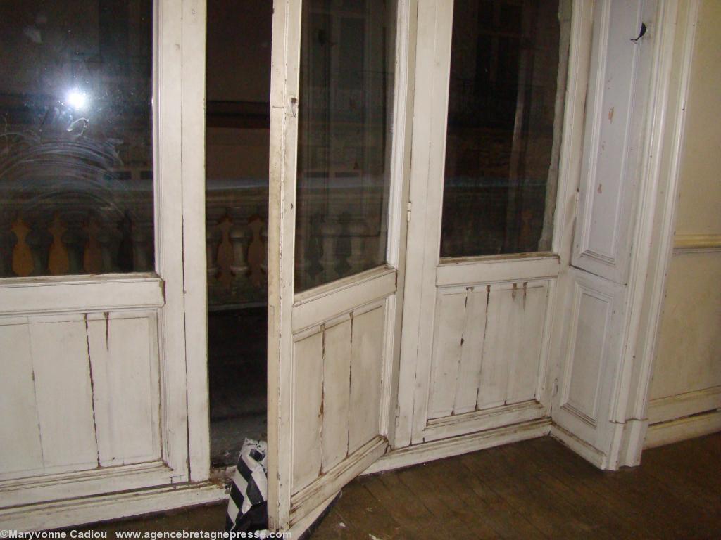 Ty Keltiek rue Harrouys à Nantes. Au premier étage une poignée de porte de fortune. Ty Keltiek rue Harrouys à Nantes. Au premier étage une poignée de porte de fortune.