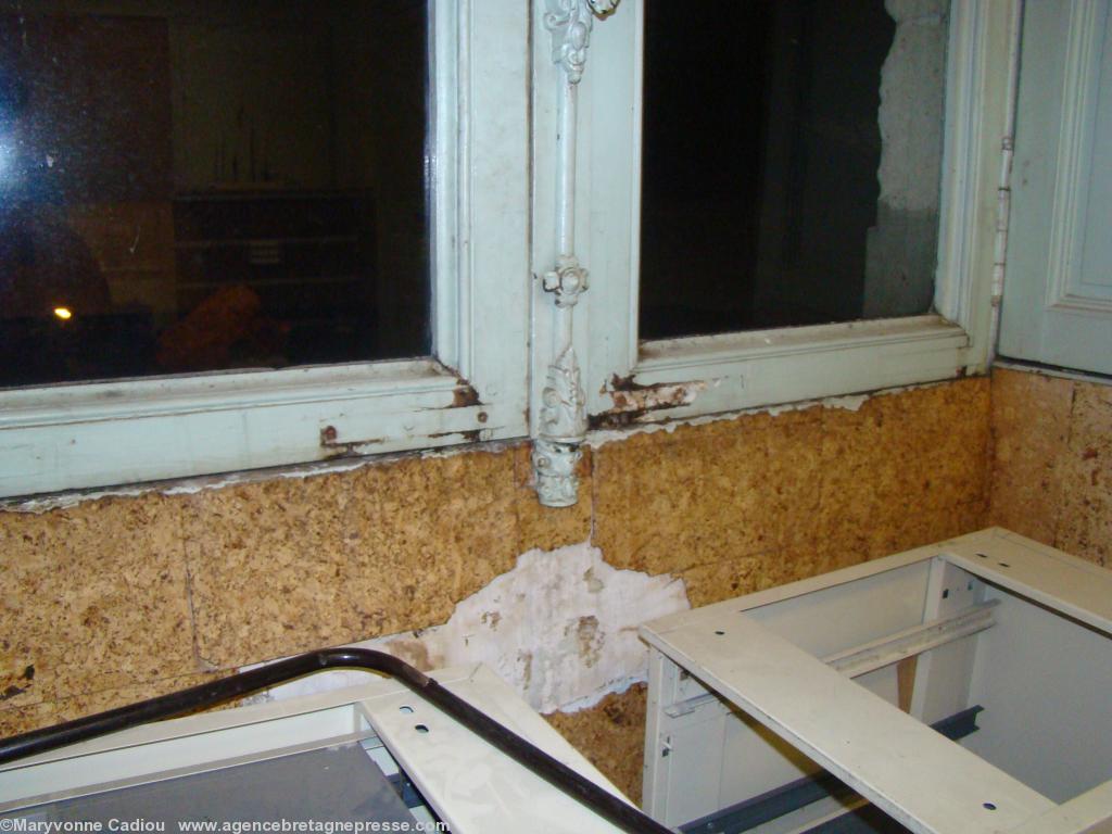 Ty Keltiek rue Harrouys à Nantes. Une fenêtre dans la grande salle du premier étage. Ty Keltiek rue Harrouys à Nantes. Une fenêtre dans la grande salle du premier étage.