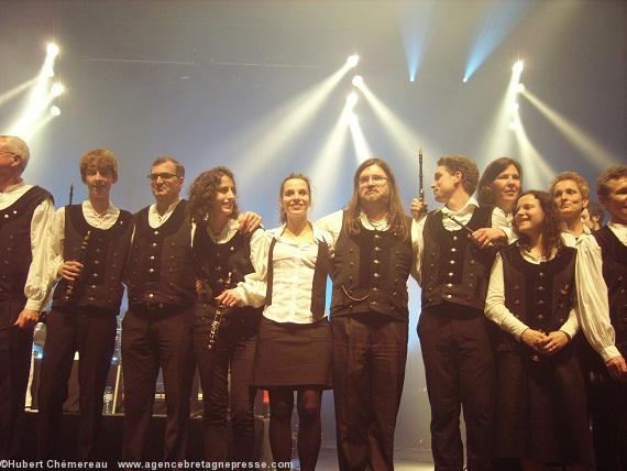 Nantes concert de la saint Patrick 2012. Clarisse Lavanant avec le bagad Naoned.