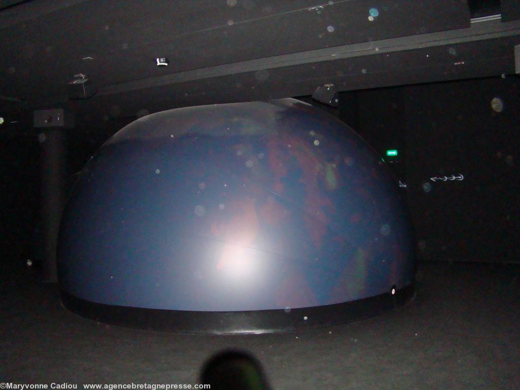 Le globe du radôme de Pleumeur-Bodou ? Le globe du radôme de Pleumeur-Bodou ?