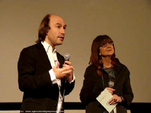 Carlos Núñez et Pilar Martínez-Vasseur. (Capture d\'écran vidéo 1).