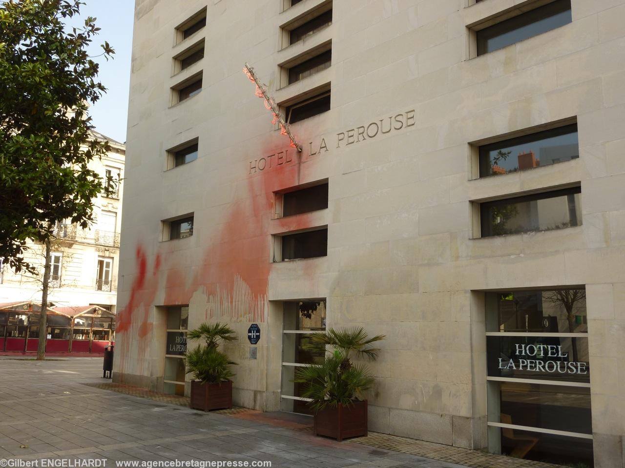 Quelques tags et taches de peinture effacés au petit matin