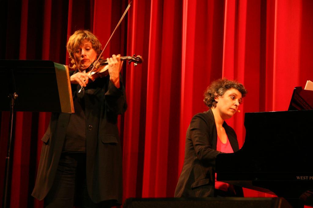 Frédérique Lory au piano avec Patricia Reibaud au violon