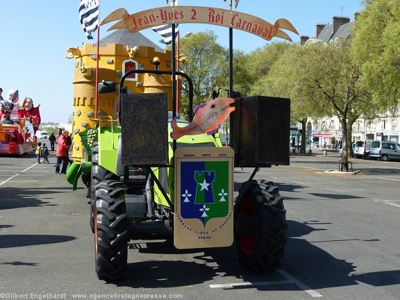 Carnaval de Nantes 2012. Préparation des chars le matin place de la Petite Hollande. Carnaval de Nantes 2012. Préparation des chars le matin place de la Petite Hollande.