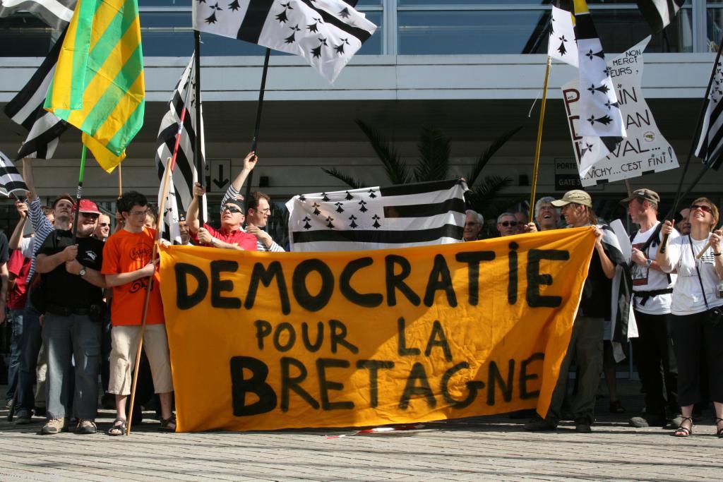 Pour rappel de la revendication de 44=Breizh.