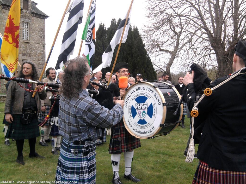 Devant l\'abbaye Devant l\'abbaye